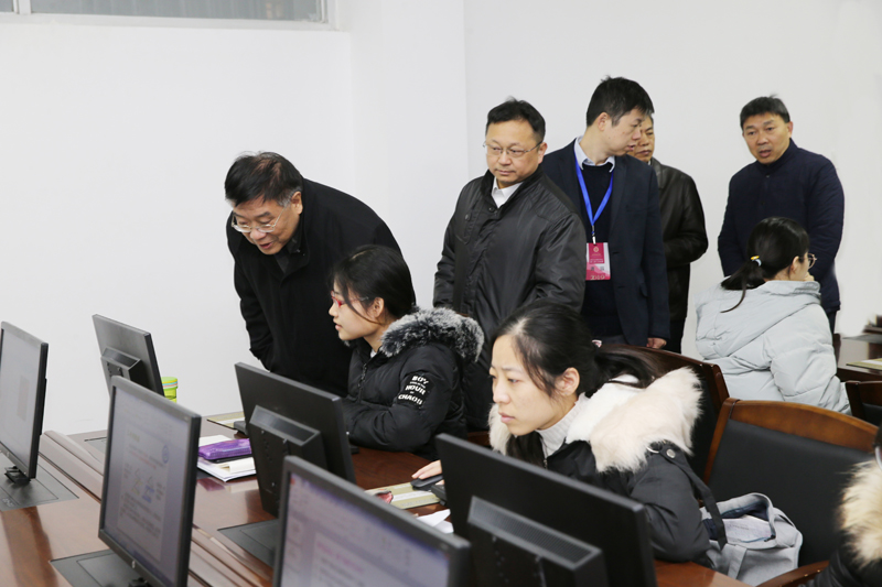 AT8V9234.JPG AT8V9234.JPG